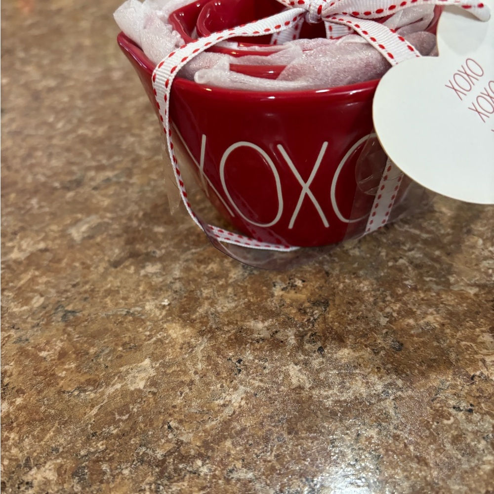 VHTF Rae Dunn OG 2021 Red XOXO NWT excellent condition measuring cups.
